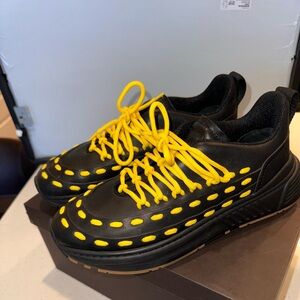 Bottega Veneta size 10US, 43IT. Worn once. Includes box
